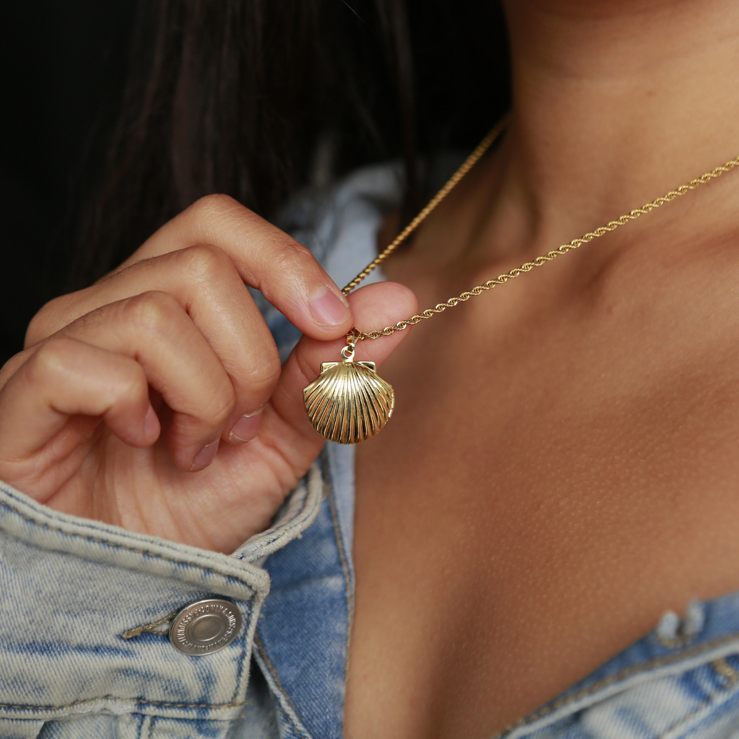 Shell Necklace Gold